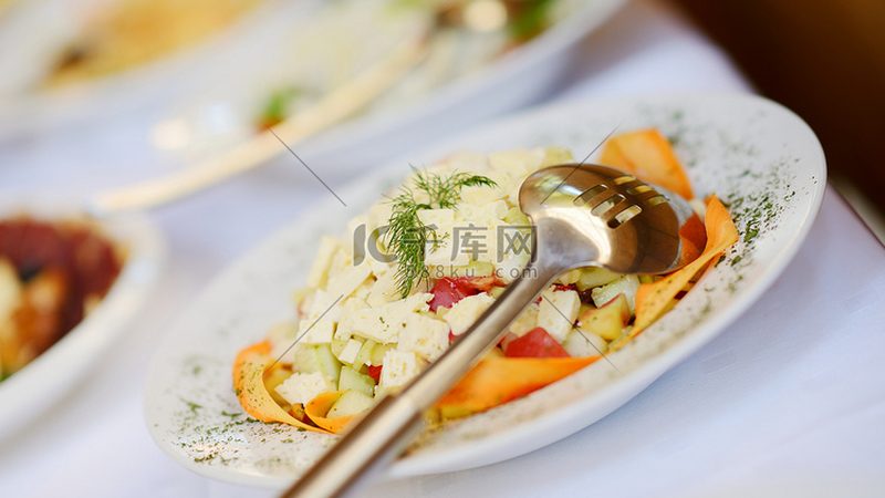 零食批发，如何选择优质厂家直供？**