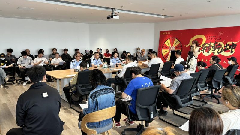 小标题：情人节糖果定制的意义